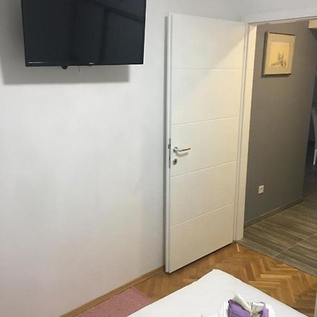 Apartments Sara 斯拉汀 外观 照片