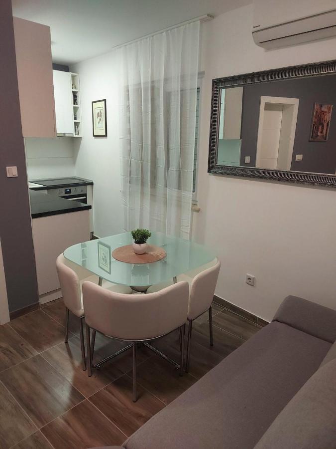 Apartments Sara 斯拉汀 外观 照片