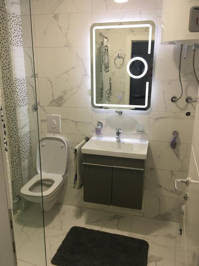 Apartments Sara 斯拉汀 外观 照片