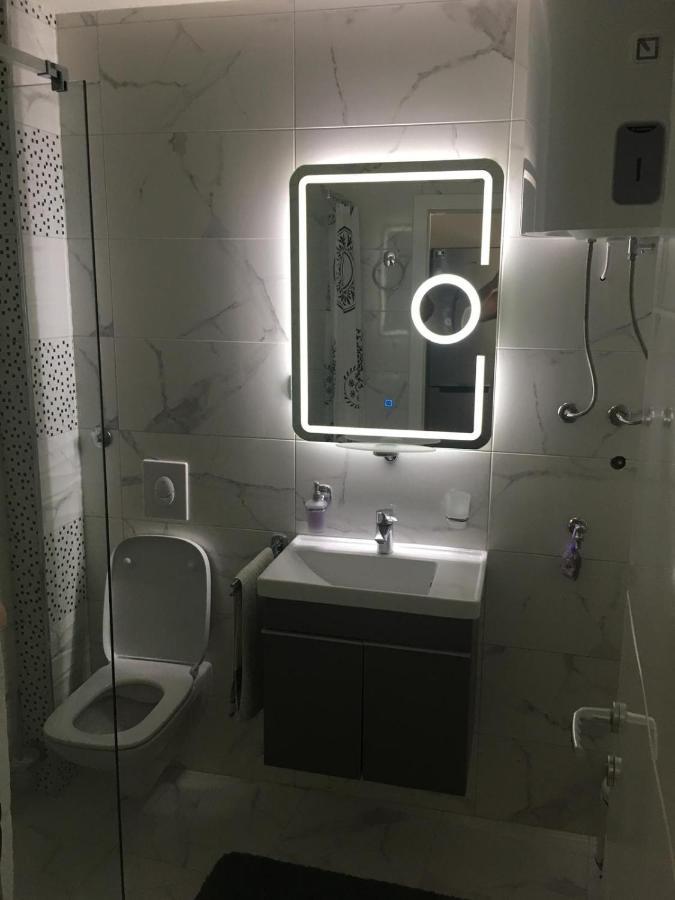 Apartments Sara 斯拉汀 外观 照片