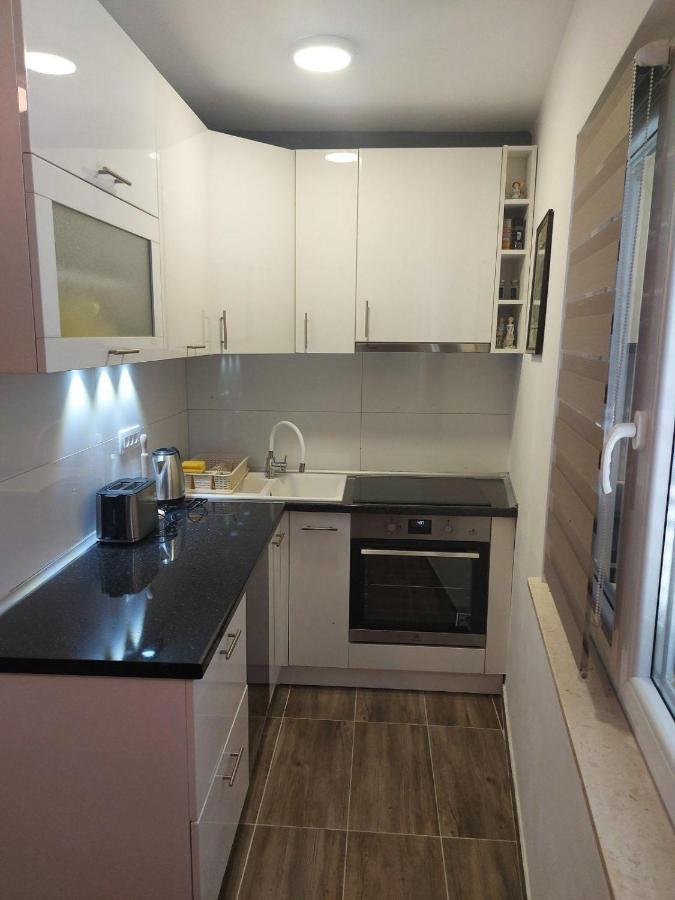 Apartments Sara 斯拉汀 外观 照片