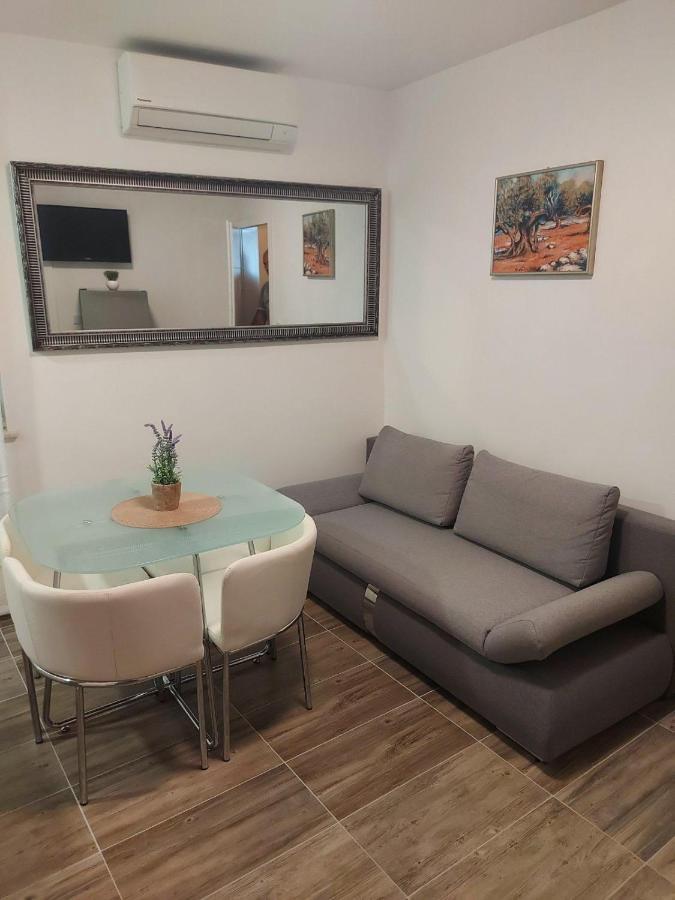 Apartments Sara 斯拉汀 外观 照片