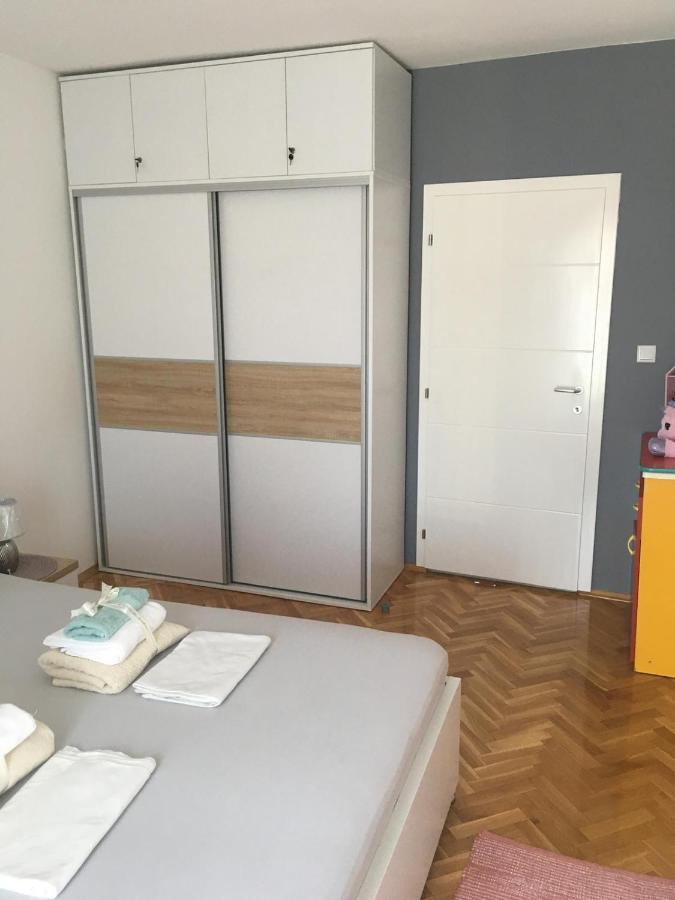 Apartments Sara 斯拉汀 外观 照片