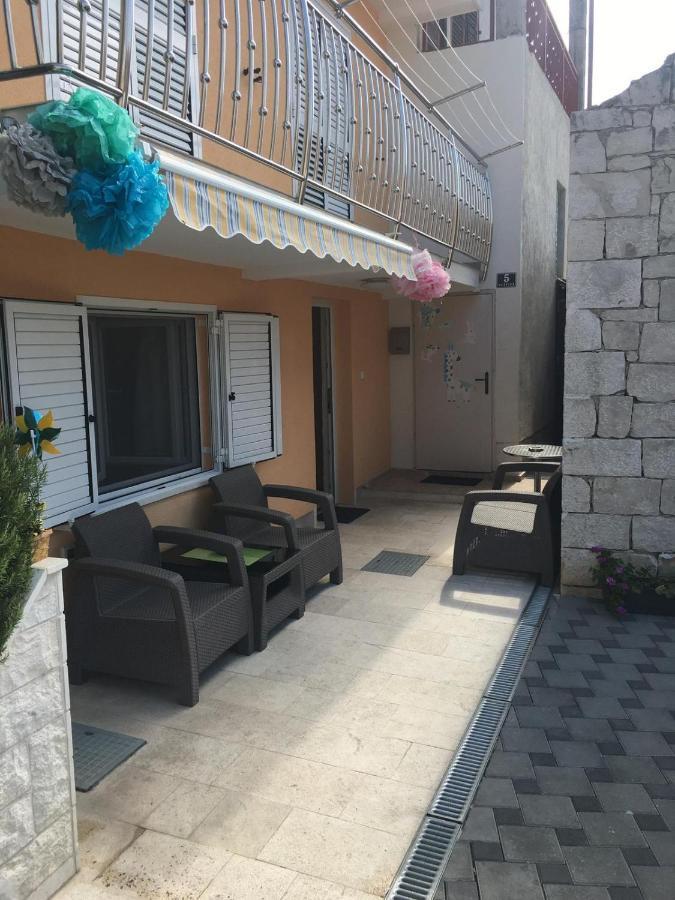 Apartments Sara 斯拉汀 外观 照片