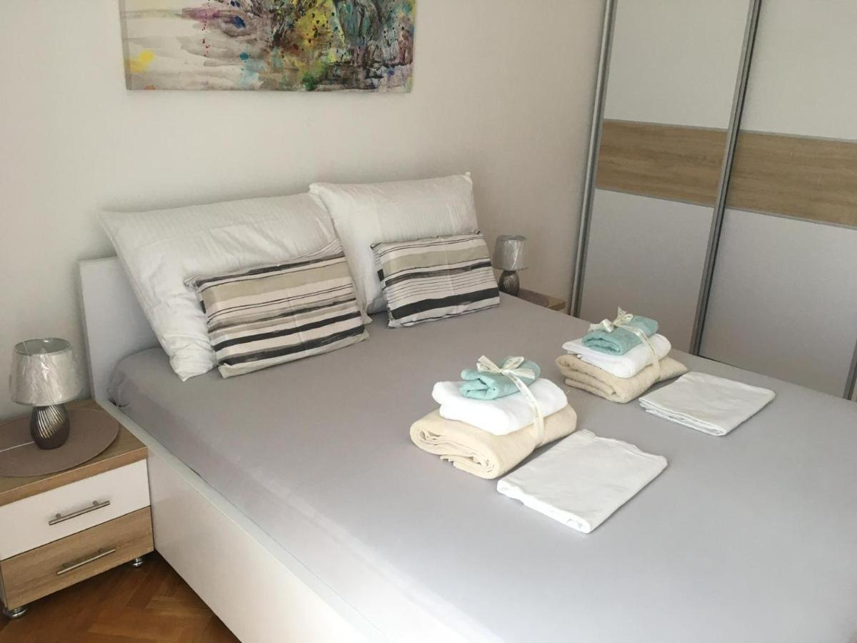 Apartments Sara 斯拉汀 外观 照片