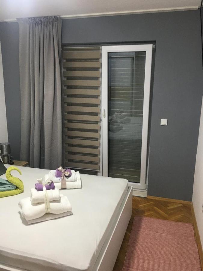 Apartments Sara 斯拉汀 外观 照片