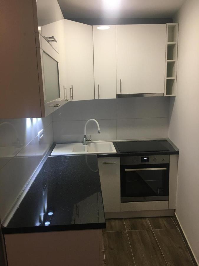 Apartments Sara 斯拉汀 外观 照片
